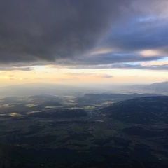 Flugwegposition um 17:56:30: Aufgenommen in der Nähe von Gemeinde Feistritz ob Bleiburg, Österreich in 2047 Meter